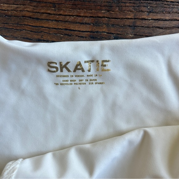 Skatie | ‘Cairo’ Ivory and Gold Bikini Bottoms - Picture 4 of 7